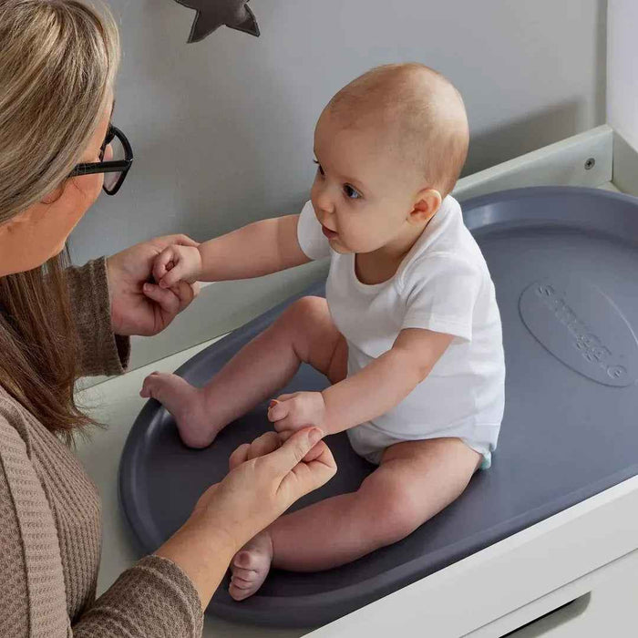 Shnuggle® Previjalna podloga Squishy Grey Shnuggle